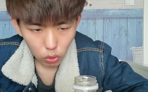 镇江网红主播帅哥吃瓜,镇江网红主播帅哥瓜田探秘记